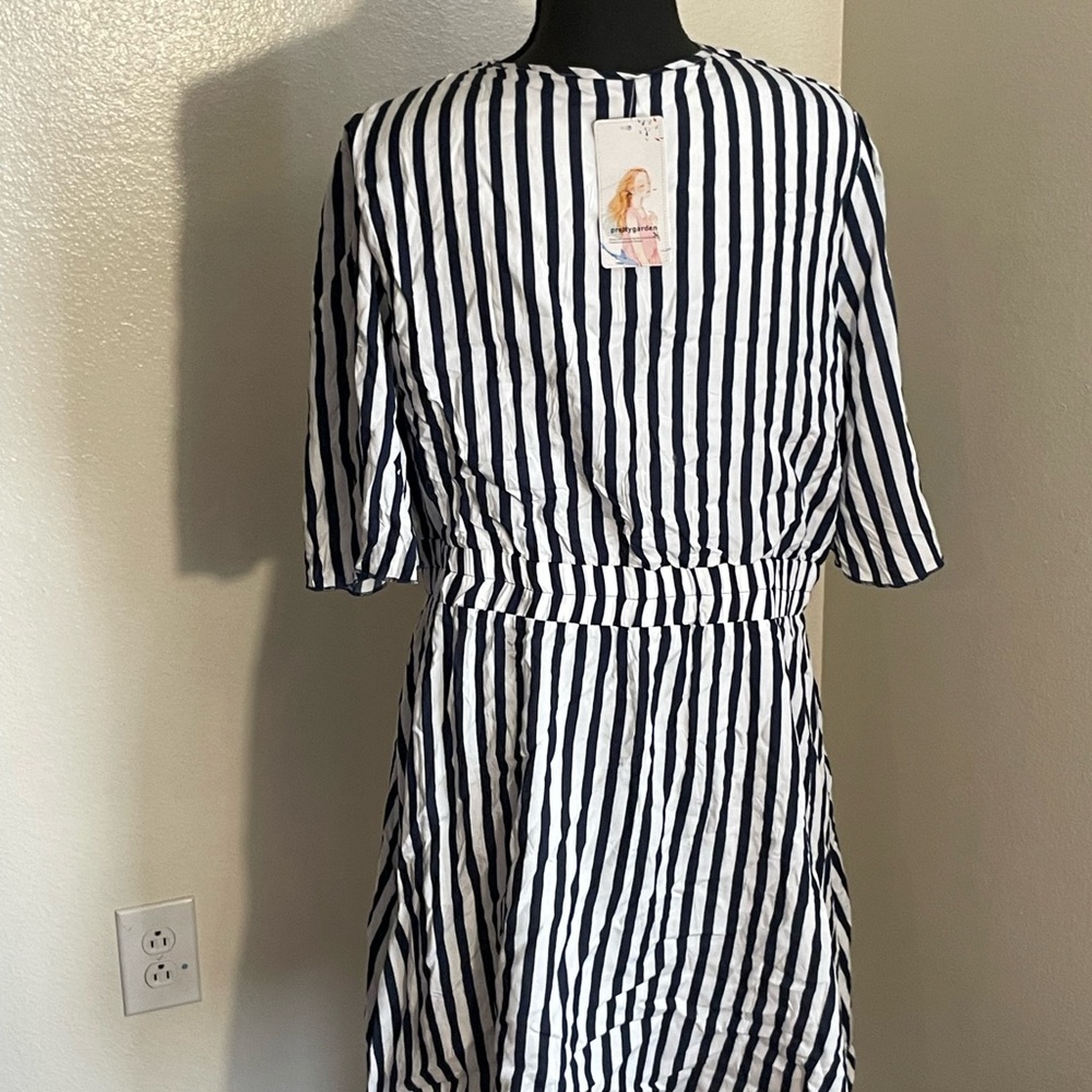 Dress - Picture 7 of 9